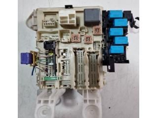 bontott TOYOTA RAV 4 Biztosítéktábla Utastér