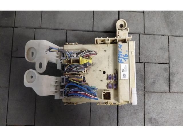 bontott TOYOTA RAV 4 Biztosítéktábla Utastér