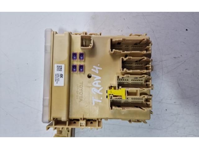 bontott TOYOTA RAV 4 Biztosítéktábla Utastér