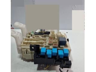 bontott TOYOTA RAV 4 Biztosítéktábla Utastér