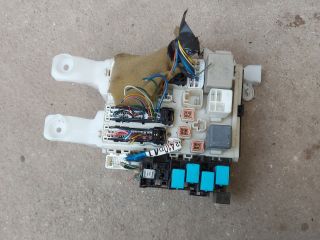 bontott TOYOTA RAV 4 Biztosítéktábla Utastér