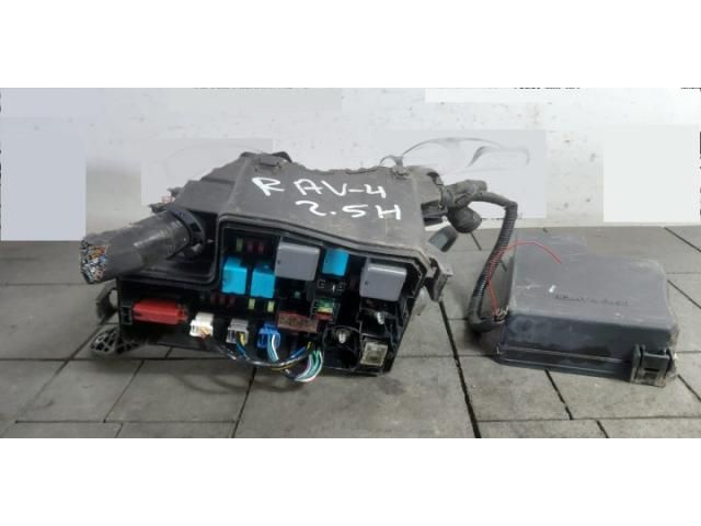 bontott TOYOTA RAV 4 Biztosítéktábla Utastér