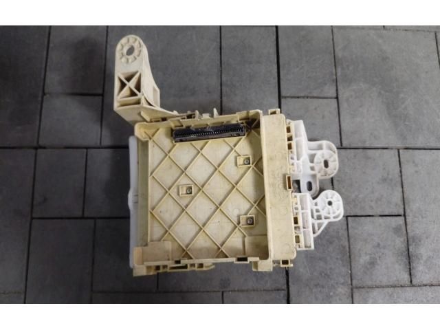 bontott TOYOTA RAV 4 Biztosítéktábla Utastér