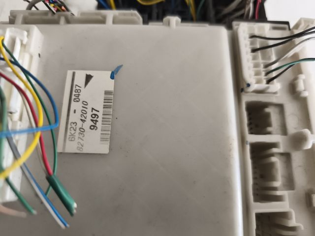 bontott TOYOTA RAV 4 Biztosítéktábla Utastér