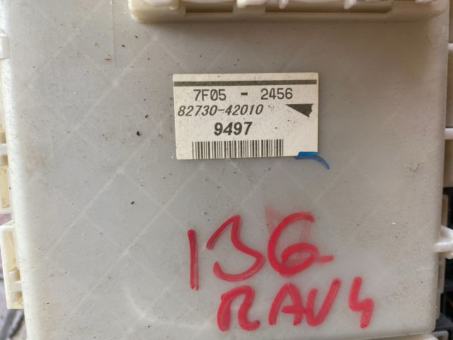 bontott TOYOTA RAV 4 Biztosítéktábla Utastér