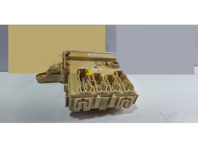 bontott TOYOTA RAV 4 Biztosítéktábla Utastér