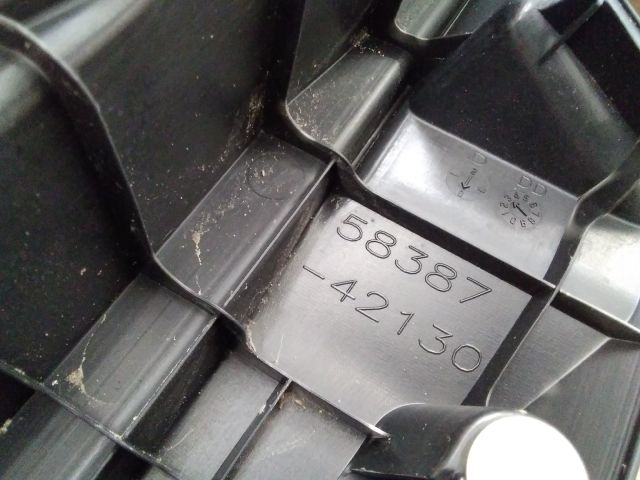 bontott TOYOTA RAV 4 Csomagtérajtó Burkolat Alsó