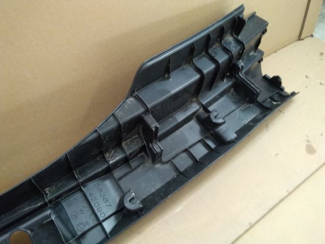 bontott TOYOTA RAV 4 Csomagtérajtó Burkolat Alsó