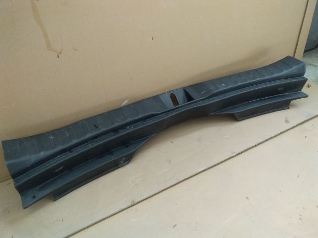 bontott TOYOTA RAV 4 Csomagtérajtó Burkolat Alsó