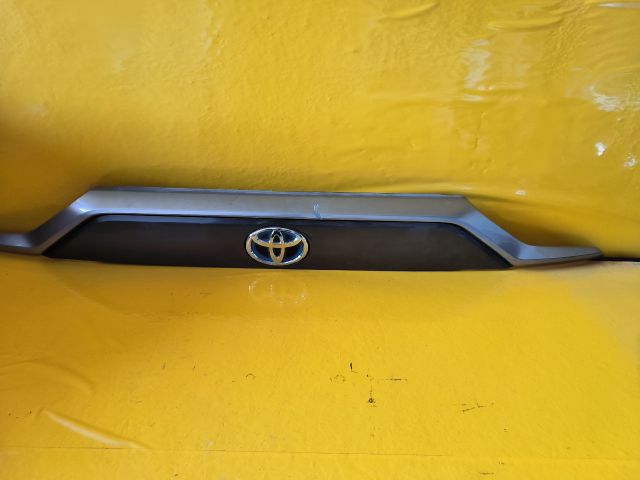 bontott TOYOTA RAV 4 Csomagtérajtó Díszléc