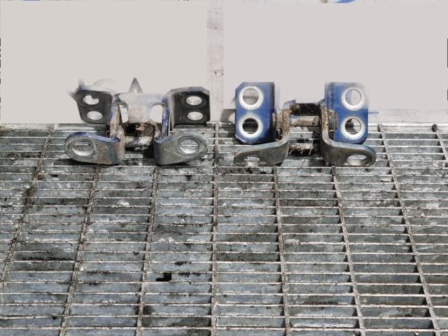 bontott TOYOTA RAV 4 Csomagtérajtó Zsanér