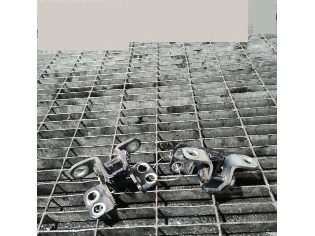 bontott TOYOTA RAV 4 Csomagtérajtó Zsanér