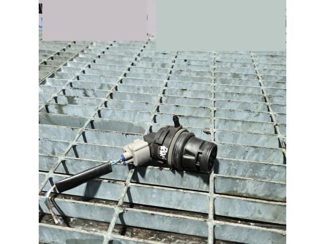 bontott TOYOTA RAV 4 Első Ablakmosó Szivattyú