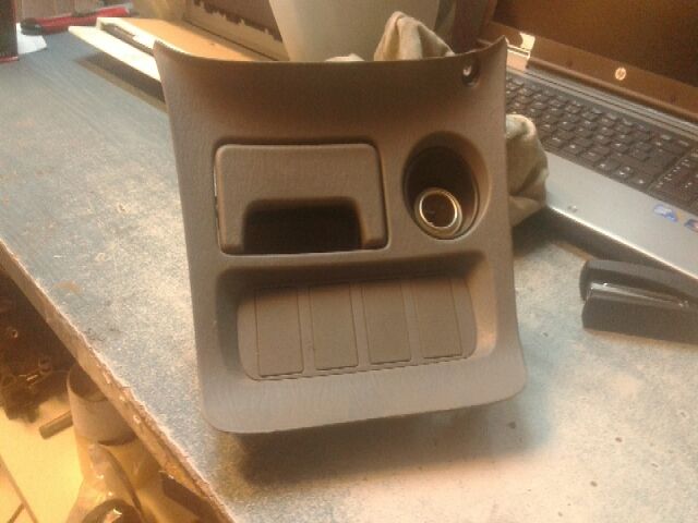 bontott TOYOTA RAV 4 Első Hamutartó