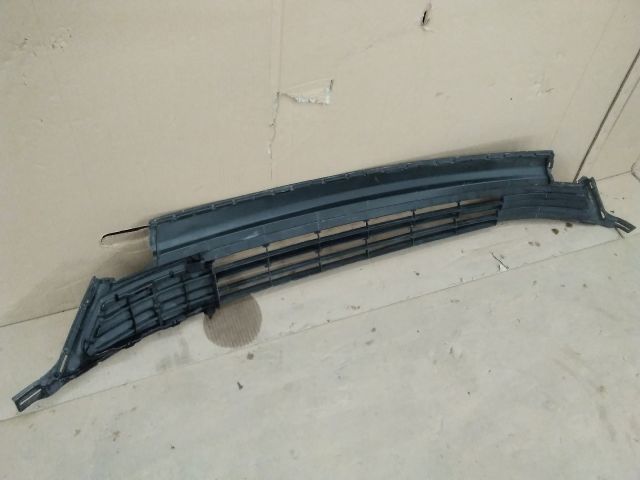 bontott TOYOTA RAV 4 Első Lökhárító Alsó Középső Díszrács