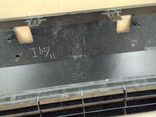 bontott TOYOTA RAV 4 Első Lökhárító Alsó Középső Díszrács