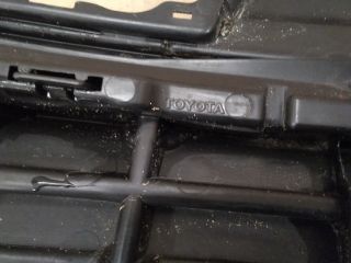 bontott TOYOTA RAV 4 Első Lökhárító Alsó Középső Díszrács