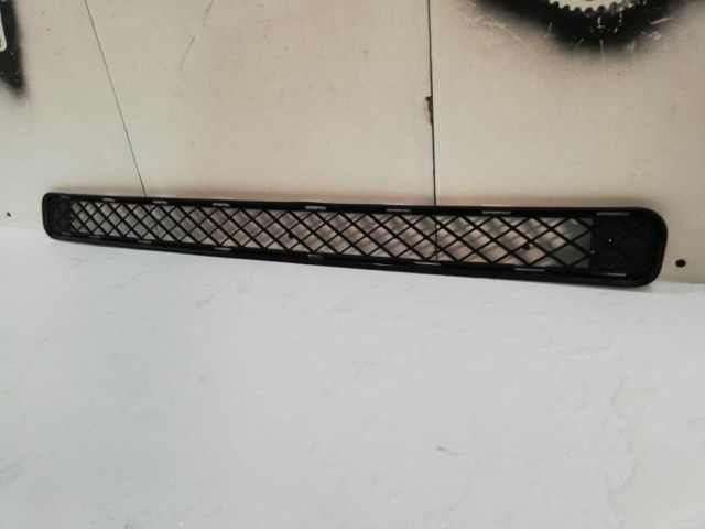 bontott TOYOTA RAV 4 Első Lökhárító Alsó Középső Díszrács