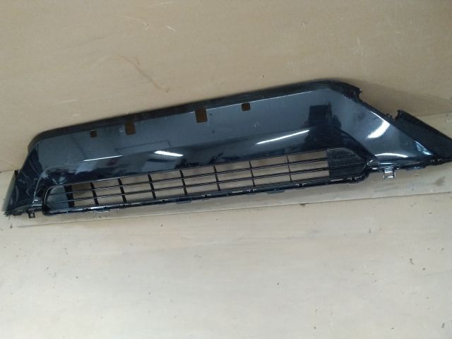 bontott TOYOTA RAV 4 Első Lökhárító Alsó Középső Díszrács