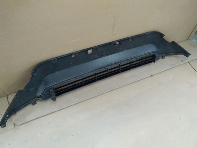 bontott TOYOTA RAV 4 Első Lökhárító Alsó Középső Díszrács