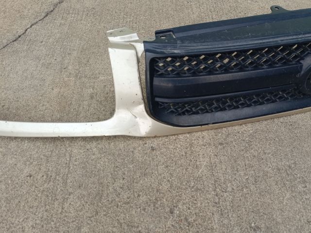 bontott TOYOTA RAV 4 Első Lökhárító Díszléc