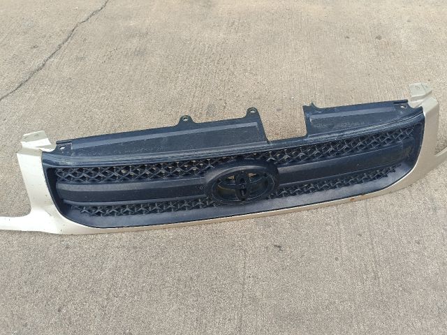 bontott TOYOTA RAV 4 Első Lökhárító Díszléc