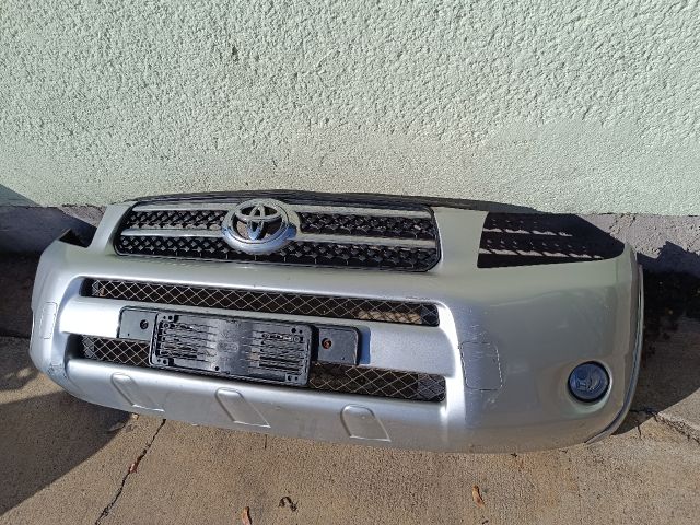 bontott TOYOTA RAV 4 Első Lökhárító (Részeivel)
