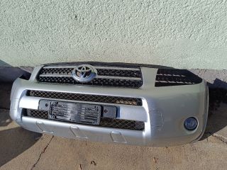 bontott TOYOTA RAV 4 Első Lökhárító (Részeivel)