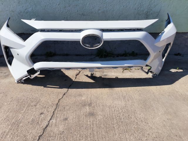 bontott TOYOTA RAV 4 Első Lökhárító (Részeivel)