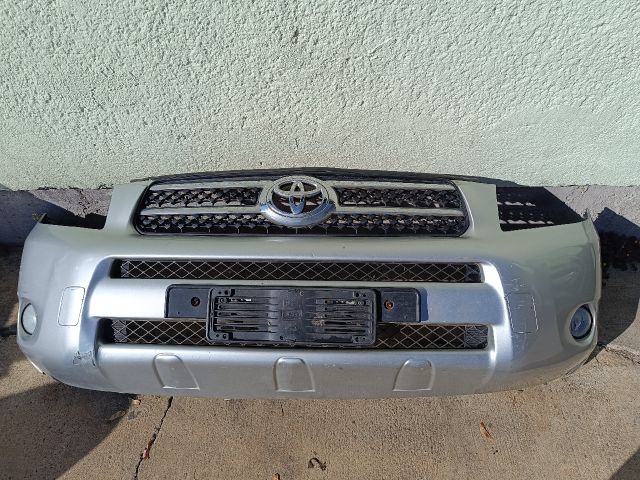 bontott TOYOTA RAV 4 Első Lökhárító (Részeivel)