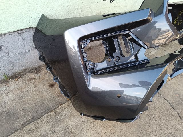 bontott TOYOTA RAV 4 Első Lökhárító (Részeivel)