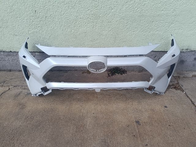 bontott TOYOTA RAV 4 Első Lökhárító (Részeivel)