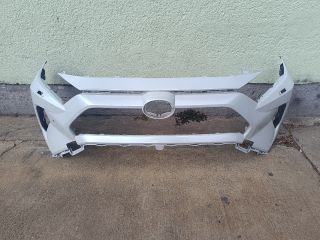 bontott TOYOTA RAV 4 Első Lökhárító (Részeivel)