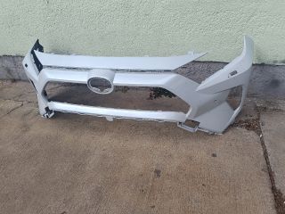 bontott TOYOTA RAV 4 Első Lökhárító (Részeivel)