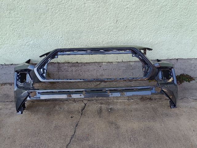 bontott TOYOTA RAV 4 Első Lökhárító (Részeivel)