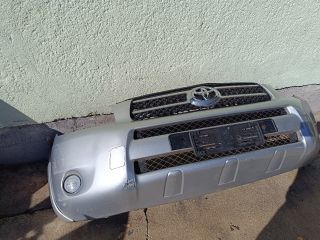 bontott TOYOTA RAV 4 Első Lökhárító (Részeivel)