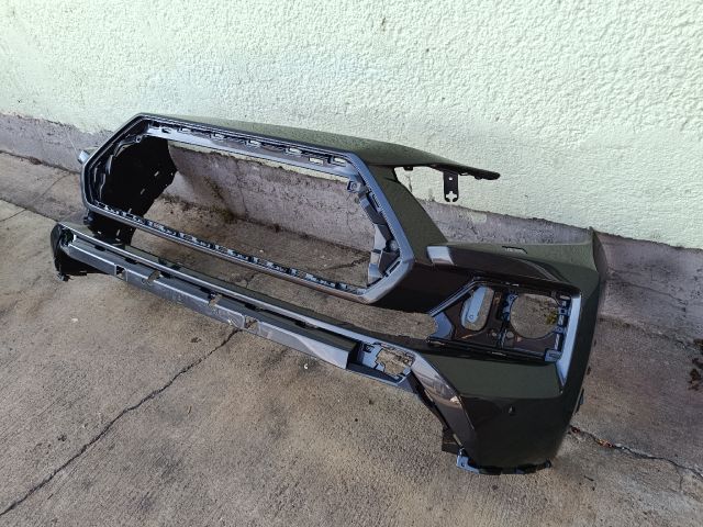 bontott TOYOTA RAV 4 Első Lökhárító (Üresen)