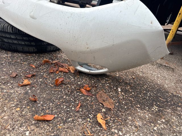 bontott TOYOTA RAV 4 Első Lökhárító (Üresen)