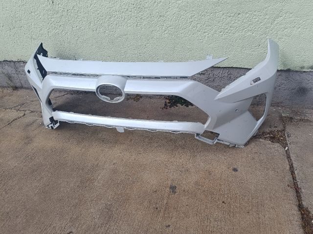 bontott TOYOTA RAV 4 Első Lökhárító (Üresen)