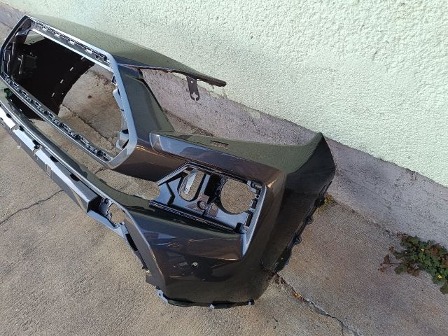 bontott TOYOTA RAV 4 Első Lökhárító (Üresen)