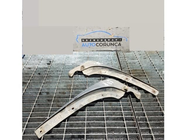 bontott TOYOTA RAV 4 Első Sárvédő Gumi Pár