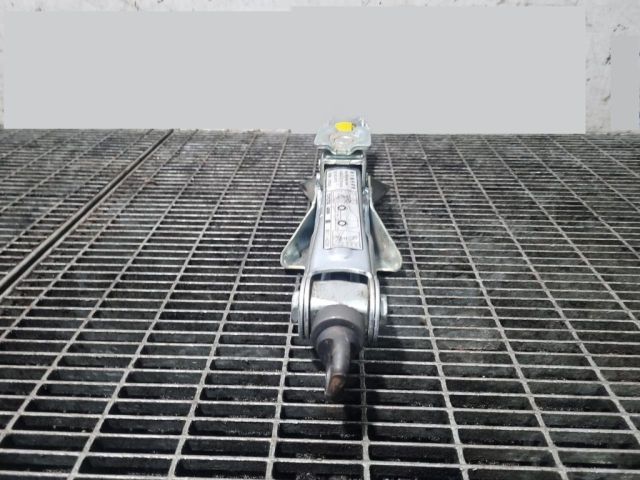 bontott TOYOTA RAV 4 Emelő