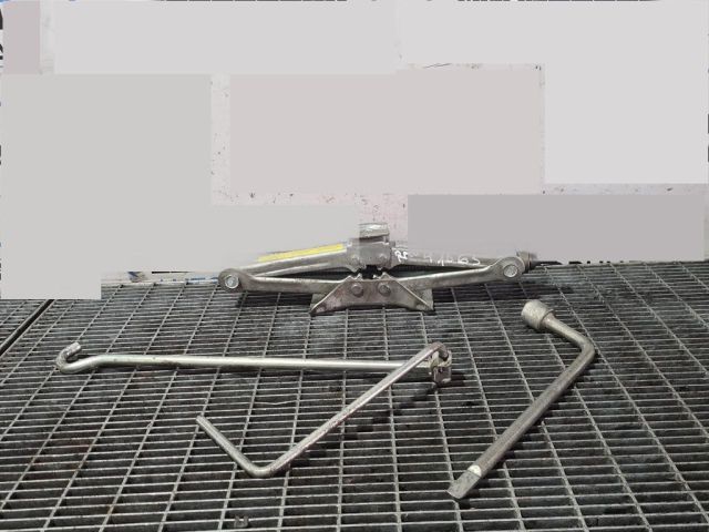 bontott TOYOTA RAV 4 Emelő