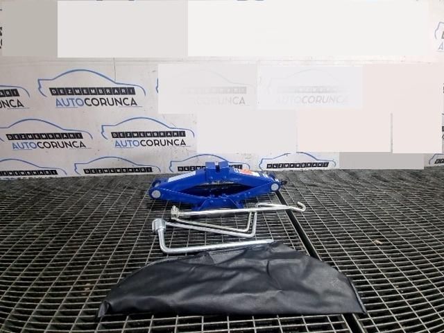 bontott TOYOTA RAV 4 Emelő