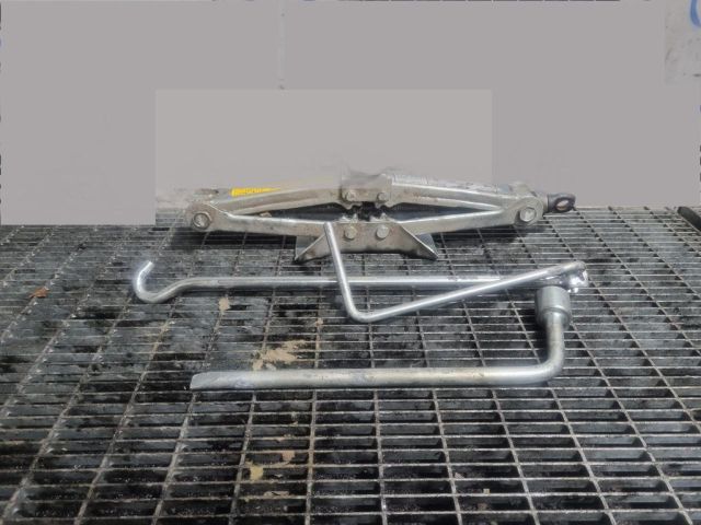 bontott TOYOTA RAV 4 Emelő