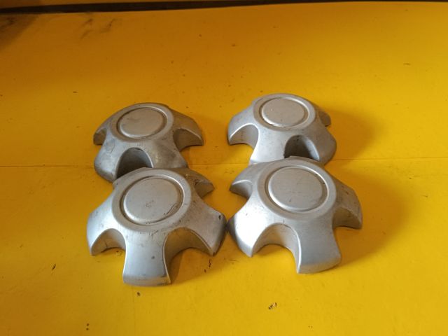 bontott TOYOTA RAV 4 Felniközép Szett