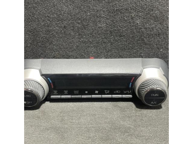 bontott TOYOTA RAV 4 Fűtéskapcsoló (digit klímás)