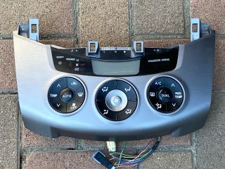 bontott TOYOTA RAV 4 Fűtéskapcsoló (digit klímás)