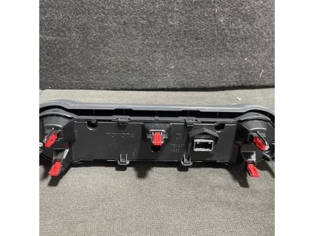 bontott TOYOTA RAV 4 Fűtéskapcsoló (digit klímás)