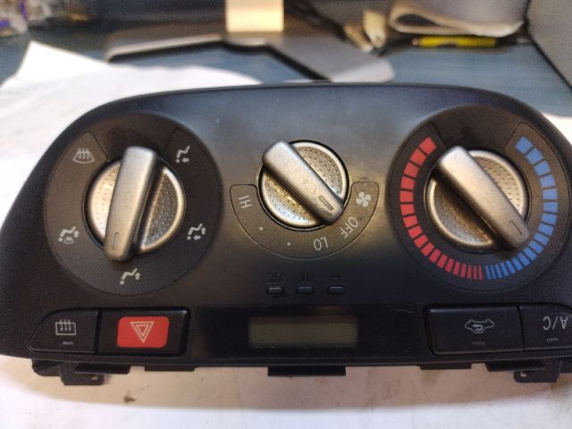 bontott TOYOTA RAV 4 Fűtéskapcsoló (manuális klímás)